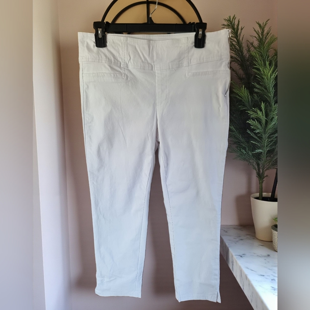 Le Chateau White Stretch Cropped Pants